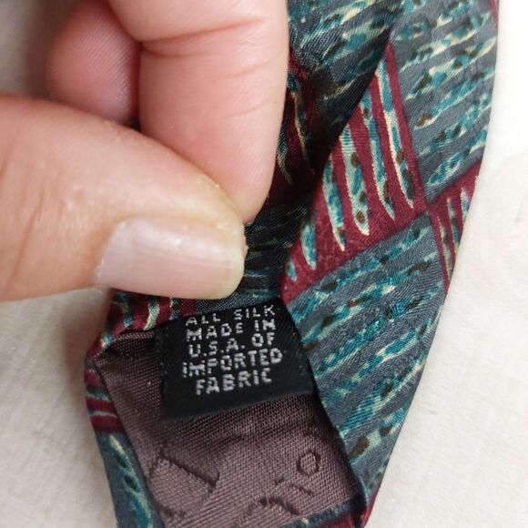 Christian Dior Monsieur Mens Tie Silk Made in USA Red/Gray Geometric Pattern 60" - Picture 2 of 4